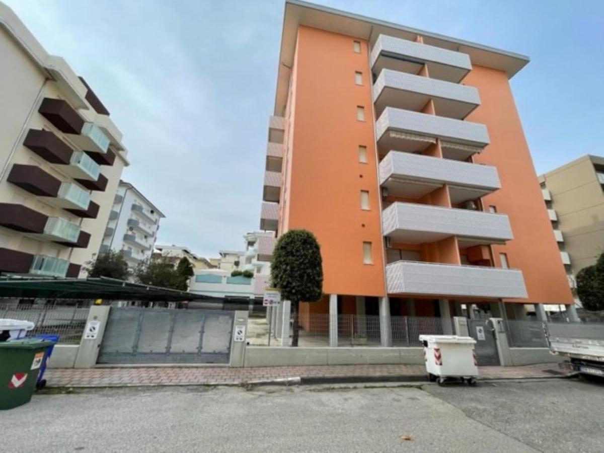 Comfy Apartment In Lido Dei Pini By Beahost Bibione Exterior foto